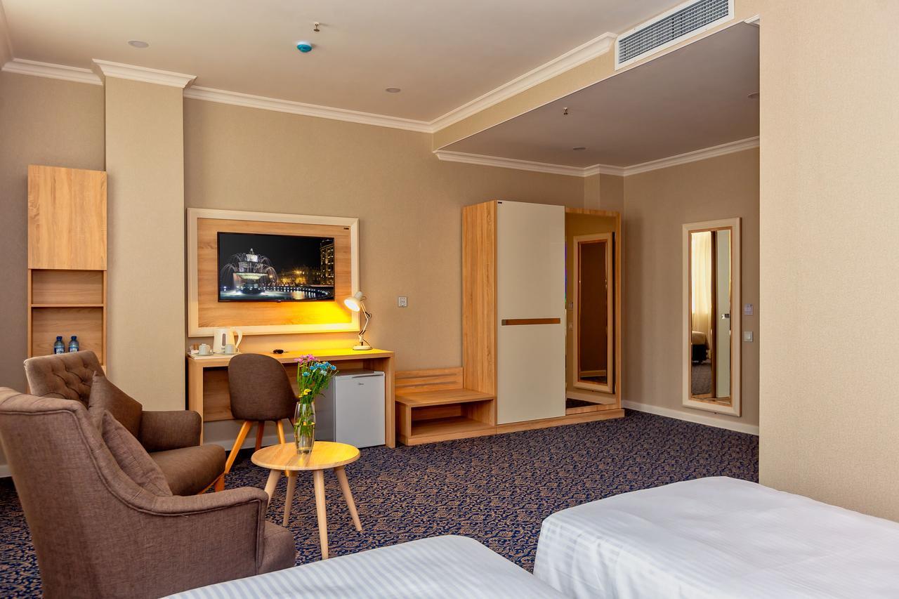 Metro City Hotel บากู ภายนอก รูปภาพ
