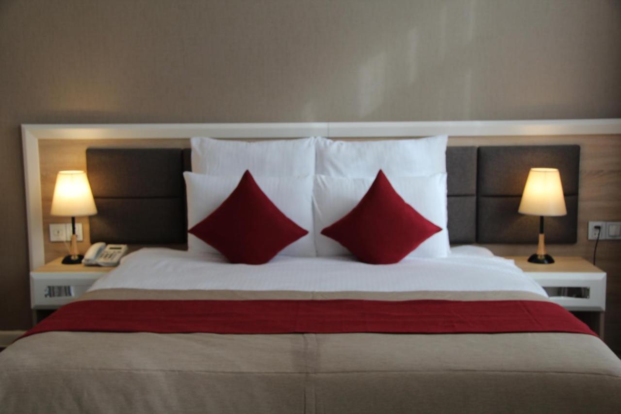 Metro City Hotel บากู ภายนอก รูปภาพ